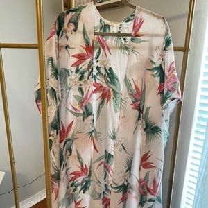White floral tropical kimono